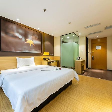 Iu Hotel Chongqing Jiefangbei Eksteriør billede