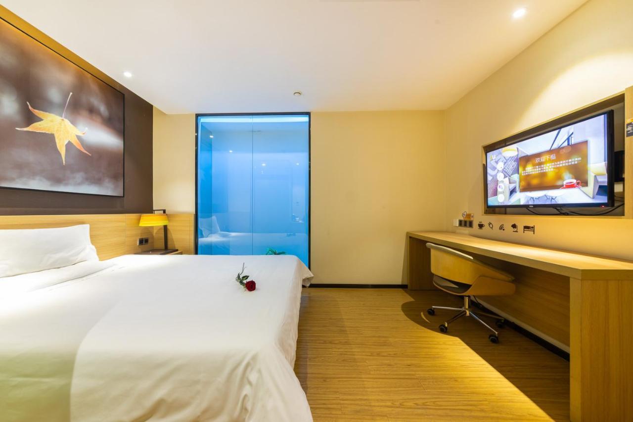 Iu Hotel Chongqing Jiefangbei Eksteriør billede