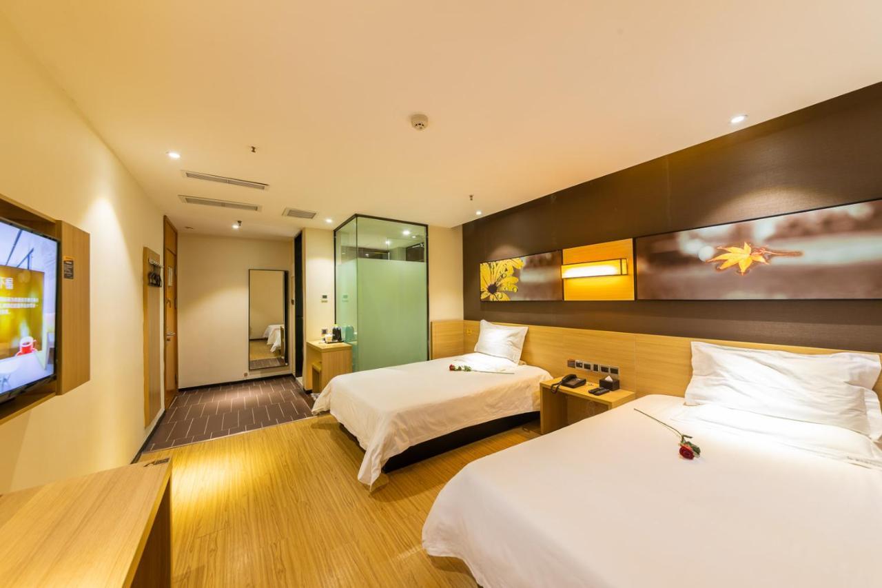 Iu Hotel Chongqing Jiefangbei Eksteriør billede