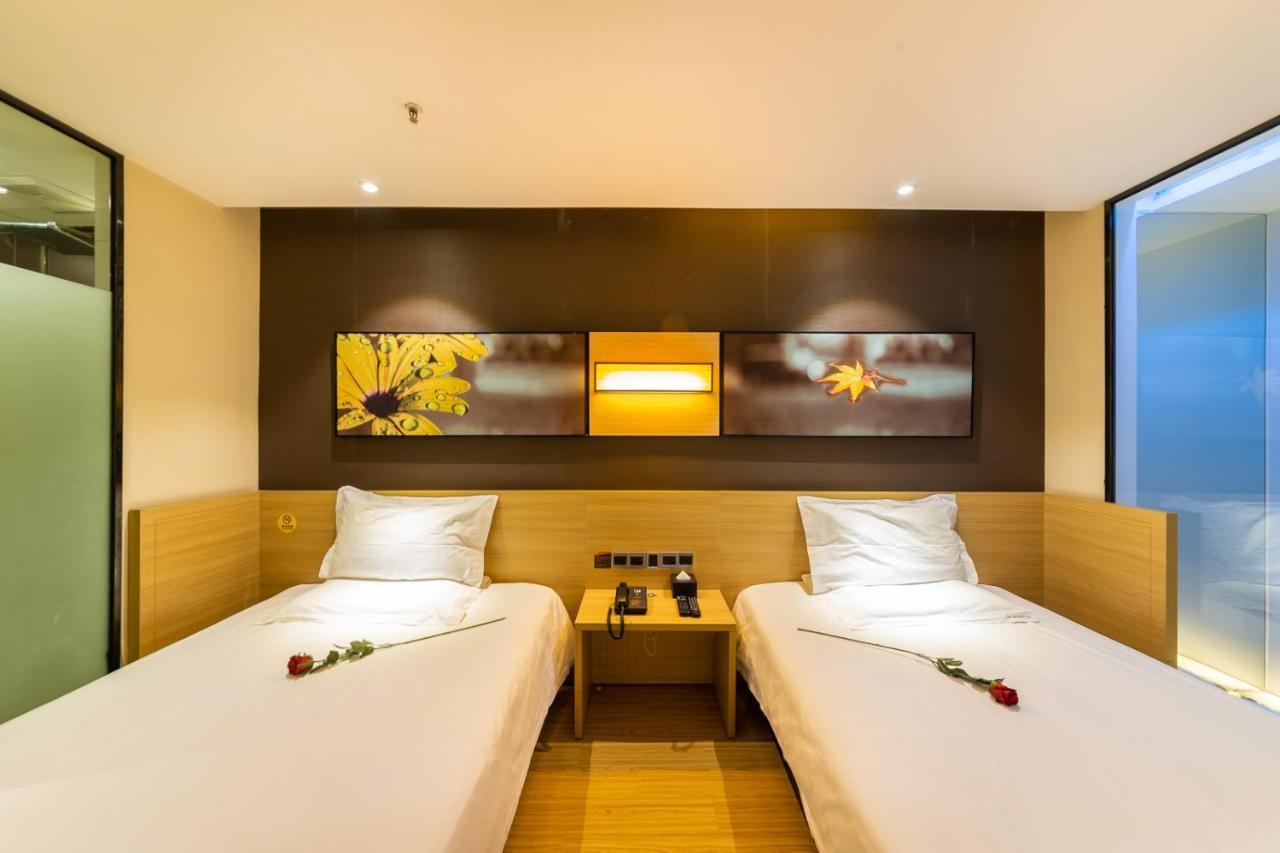 Iu Hotel Chongqing Jiefangbei Eksteriør billede