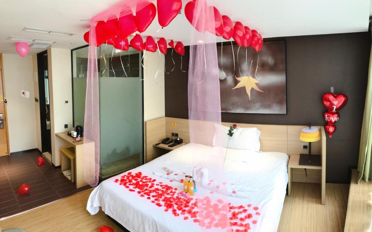 Iu Hotel Chongqing Jiefangbei Eksteriør billede