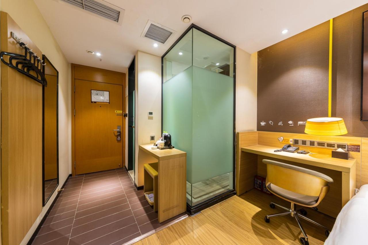 Iu Hotel Chongqing Jiefangbei Eksteriør billede
