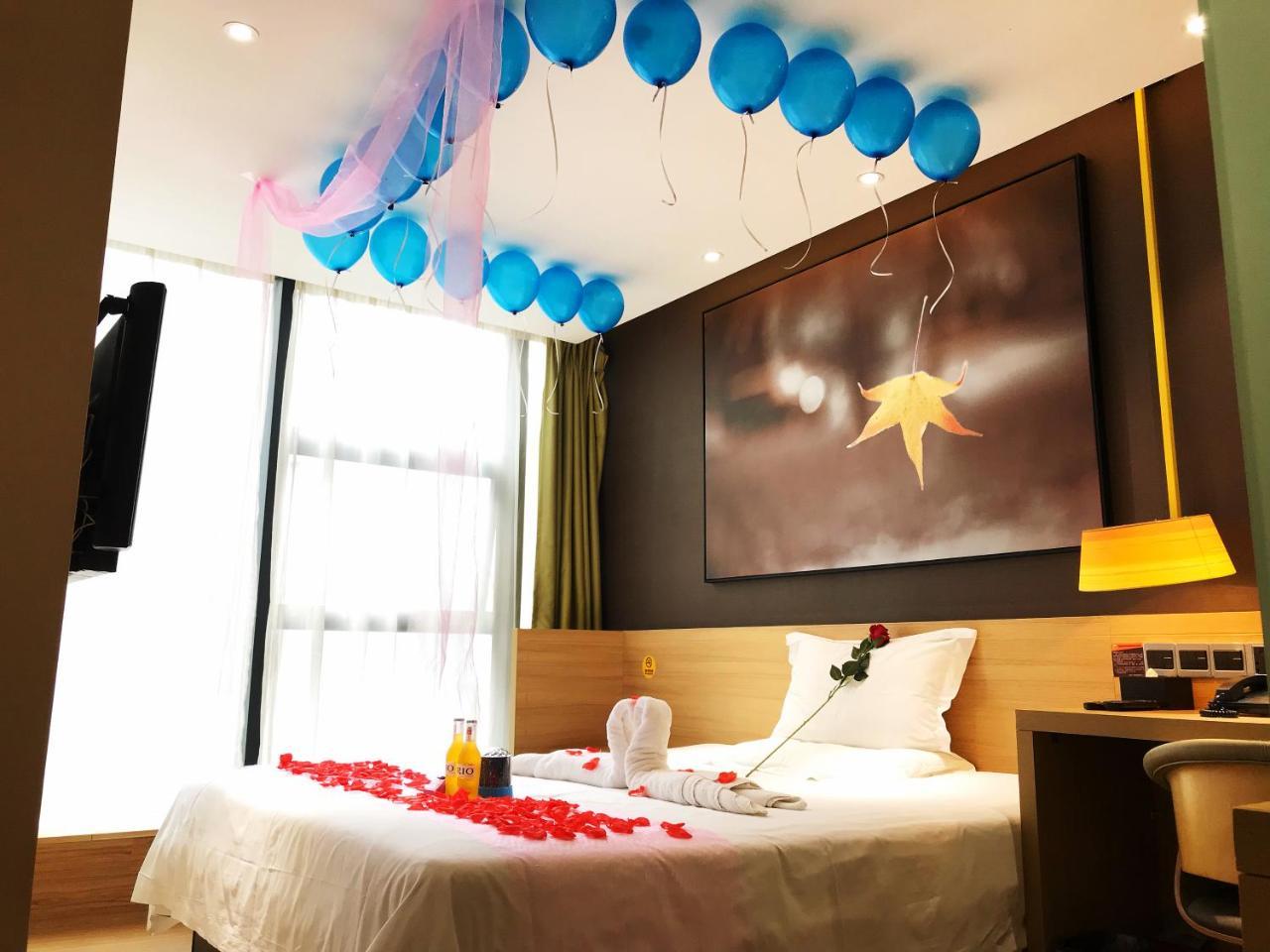 Iu Hotel Chongqing Jiefangbei Eksteriør billede