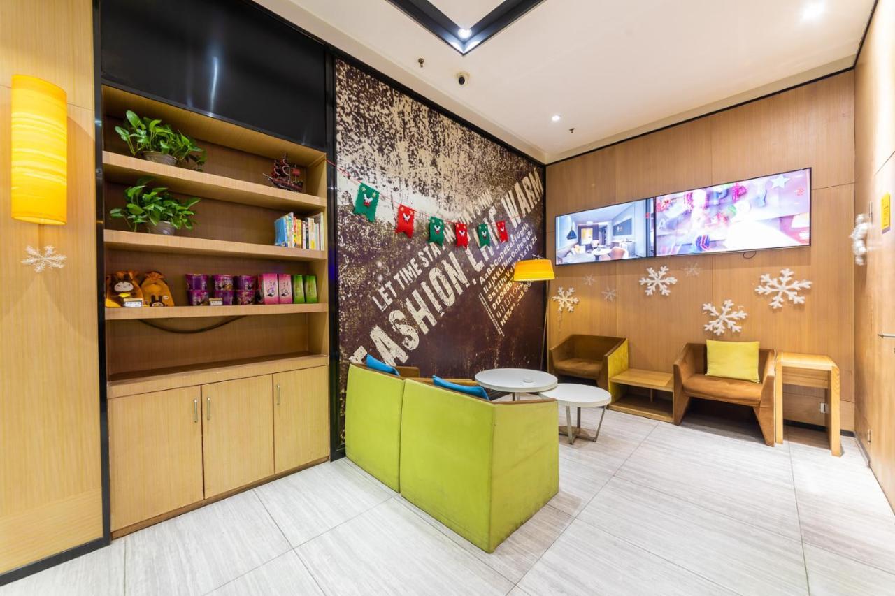 Iu Hotel Chongqing Jiefangbei Eksteriør billede
