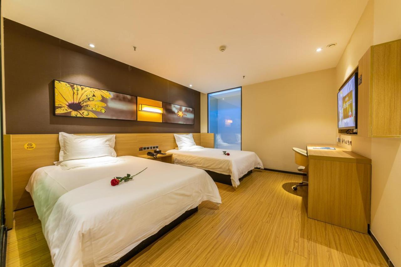 Iu Hotel Chongqing Jiefangbei Eksteriør billede