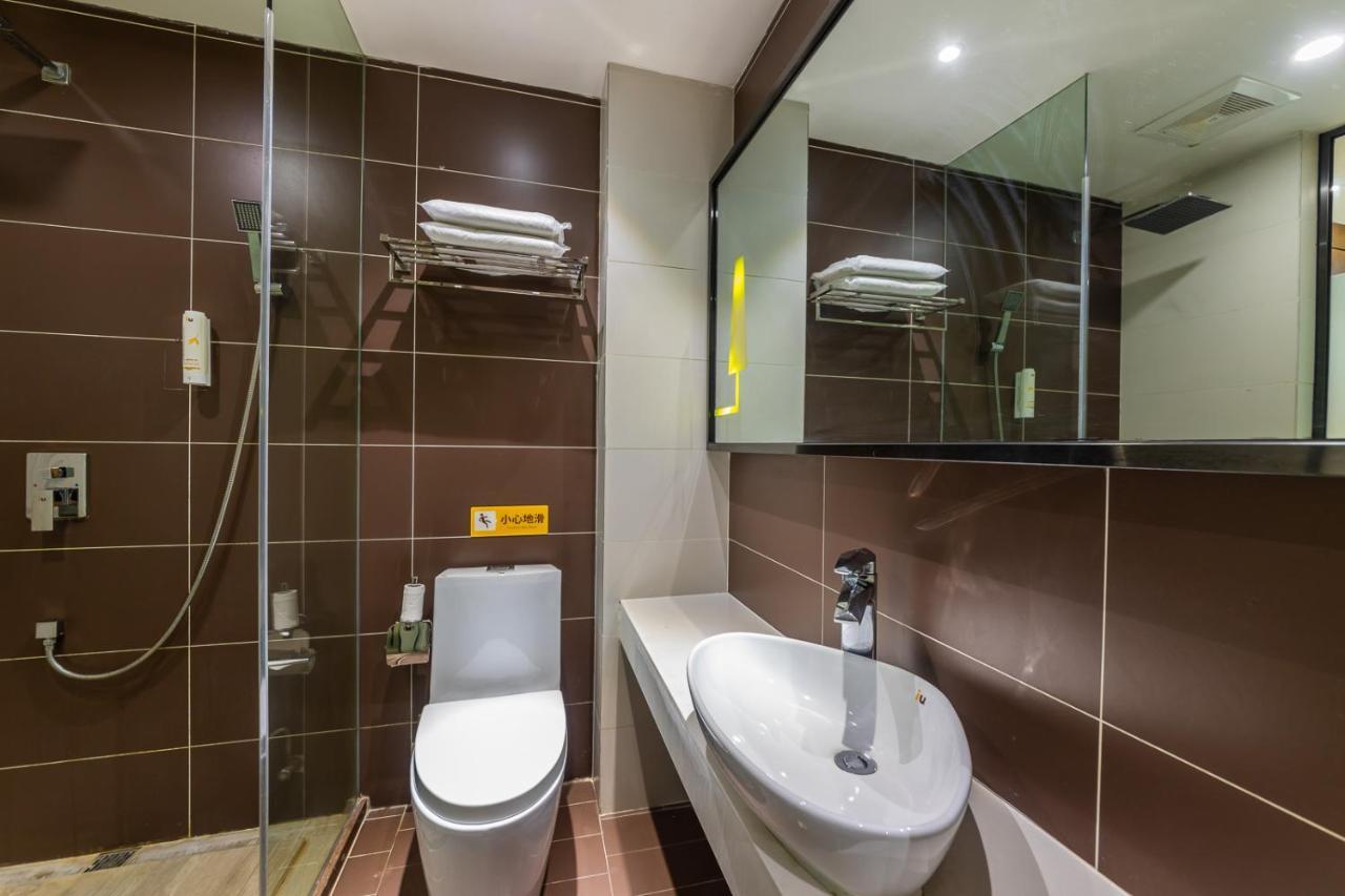 Iu Hotel Chongqing Jiefangbei Eksteriør billede